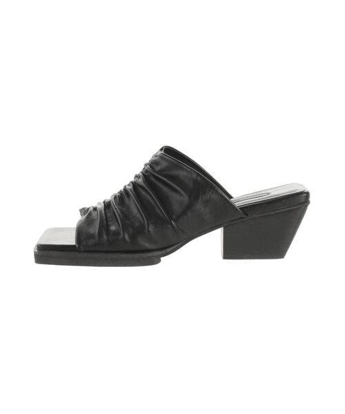 EMODA（エモダ）の「シャーリングスクエアサンダル（サンダル・レディース・ホワイト/ブラック・SMALL/MEDIUM/LARGE）」の18枚目の写真