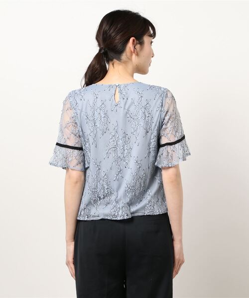 MEW'S REFINED CLOTHES(ミューズリファインドクローズ)の「総レース配色5分袖フレアブラウス(シャツ/ブラウス・レディース・キナリ/ブラック/ブルー・MEDIUM)」の4枚目の写真