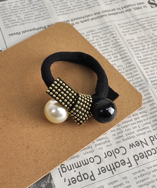 VIBGYOR Women（ヴィブジョー　ウィメン）の「【resonance】エレガンス パール スタッズデザイン ヘアゴム（ヘアゴム・レディース・ブラック系その他/ブラック系その他2/ブラック系その他3・FREE）」の4枚目の写真