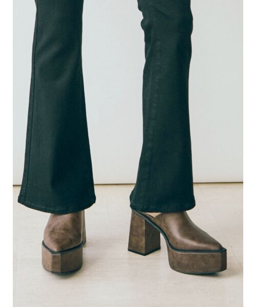 EVRIS(エヴリス)の「チャンキーヒールミュール(サンダル・レディース・ブラック/ブラウン・MEDIUM/LARGE)」の20枚目の写真