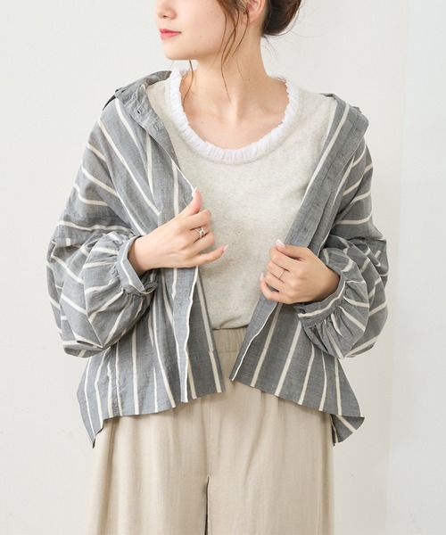 PUAL CE CIN（ピュアルセシン）の「先染めストライプ前開きブラウス（シャツ/ブラウス・レディース・ブラック/ブラウン/グリーン/ブルー・FREE）」の2枚目の写真