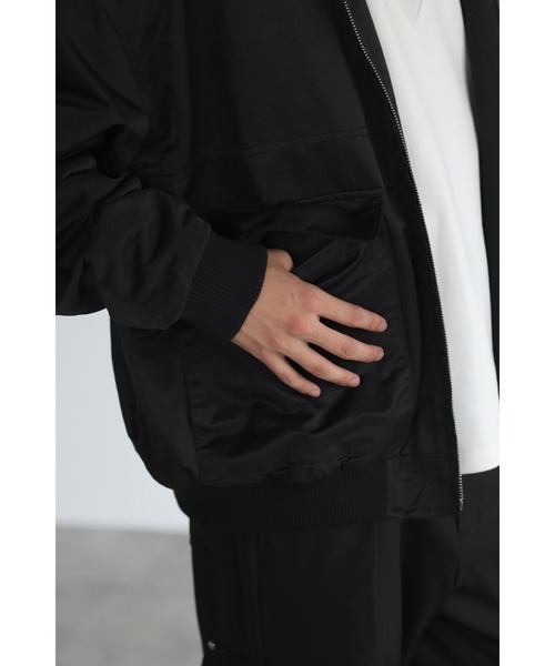 CREARE -LINO-（クレアーレリノ）の「オーバーサイズ BIGポケット MA-1 <ユニセックス>（MA-1・メンズ・ブラック/ライトベージュ/カーキ・M/L）」の9枚目の写真