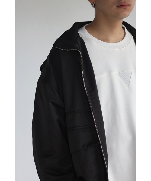 CREARE -LINO-（クレアーレリノ）の「オーバーサイズ BIGポケット MA-1 <ユニセックス>（MA-1・メンズ・ブラック/ライトベージュ/カーキ・M/L）」の4枚目の写真