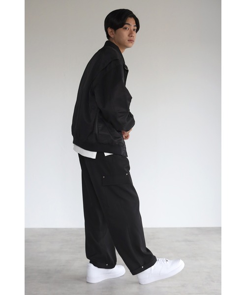 CREARE -LINO-（クレアーレリノ）の「オーバーサイズ BIGポケット MA-1 <ユニセックス>（MA-1・メンズ・ブラック/ライトベージュ/カーキ・M/L）」の5枚目の写真