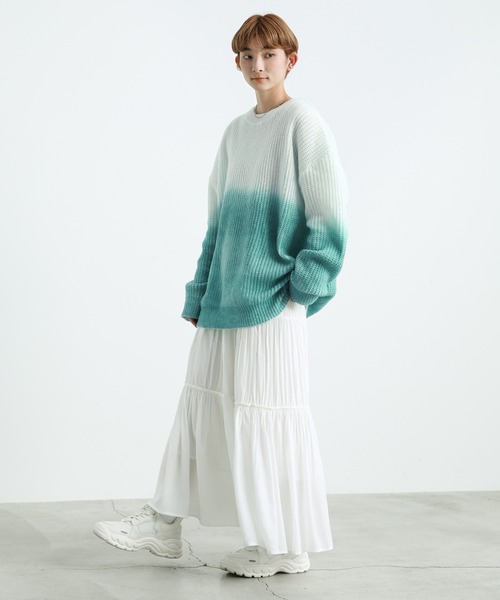 select MOCA(セレクトモカ)の「2021 AW クルーネックグラデーションデザインニット(ニット/セーター・レディース・グリーン/ダークグレー・FREE)」の3枚目の写真