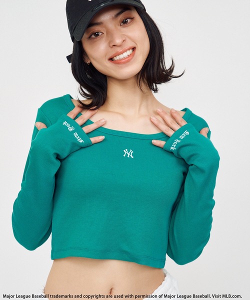 BACK TO THE FIELD(バック トゥー ザ フィールド)の「【MLB】ワンポイントロゴ長袖リブちびTシャツ(Tシャツ/カットソー・レディース・ホワイト/ブラック/グリーン・FREE)」の1枚目の写真