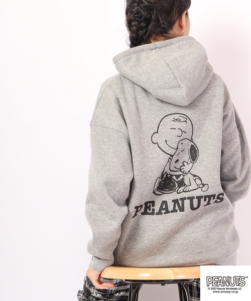 PEANUTS（ピーナッツ）の「PEANUTS/ﾋﾟｰﾅｯﾂ　ｽﾇｰﾋﾟｰ/ﾁｬｰﾘｰﾌﾞﾗｳﾝ/ｵﾗﾌ 裏起毛長袖ｽｳｪｯﾄﾌｰﾃﾞｨｰﾊﾟｰｶｰ（パーカー・レディース・ブラック/ホワイト系その他/ブラック系その他/オフホワイト/ライトブルーグレー/杢グレー/ブラック系その他3/ブラック系その他2/ネイビー/グレー系その他2/グレー系その他3/ブラック系その他4/ピンクベージュ/アッシュグレー/ブルーグリーン/グレー系その他/ブルーグレー・M/L/LL/S）」の10枚目の写真
