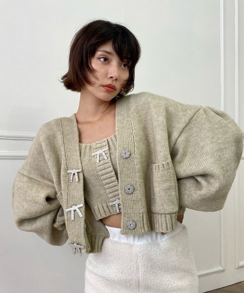 lissi Boutique（リージーブティック）の「【lissi Boutique】ビジューリボンニットキャミソール付きカーディガン（ニット/セーター・レディース・ブルー/ベージュ・FREE）」の2枚目の写真