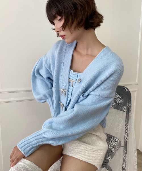 lissi Boutique（リージーブティック）の「【lissi Boutique】ビジューリボンニットキャミソール付きカーディガン（ニット/セーター・レディース・ブルー/ベージュ・FREE）」の3枚目の写真