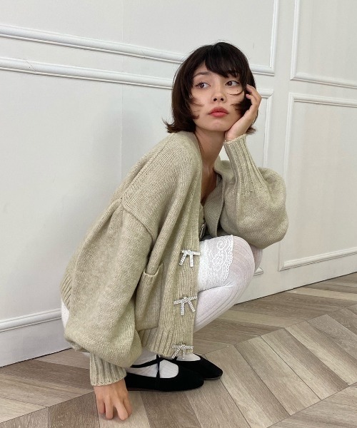lissi Boutique（リージーブティック）の「【lissi Boutique】ビジューリボンニットキャミソール付きカーディガン（ニット/セーター・レディース・ブルー/ベージュ・FREE）」の6枚目の写真