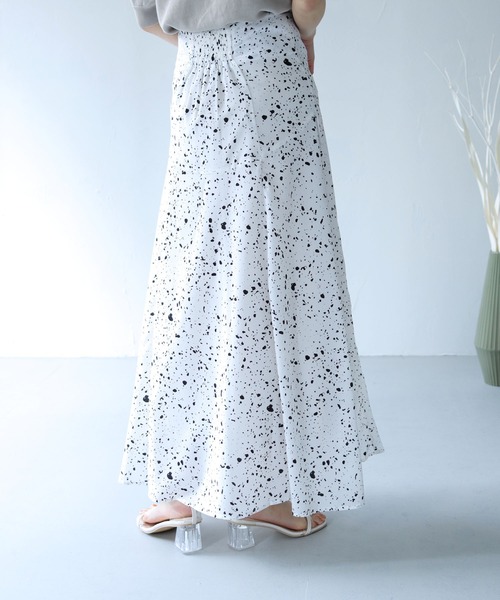 HER CLOSET（ハークローゼット）の「【twenty three】ランダムドットダルメシアン柄切り替えフレアスカート（スカート・レディース・ブラック/オフホワイト・FREE）」の4枚目の写真