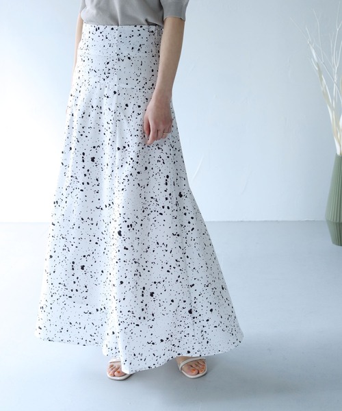 HER CLOSET（ハークローゼット）の「【twenty three】ランダムドットダルメシアン柄切り替えフレアスカート（スカート・レディース・ブラック/オフホワイト・FREE）」の3枚目の写真