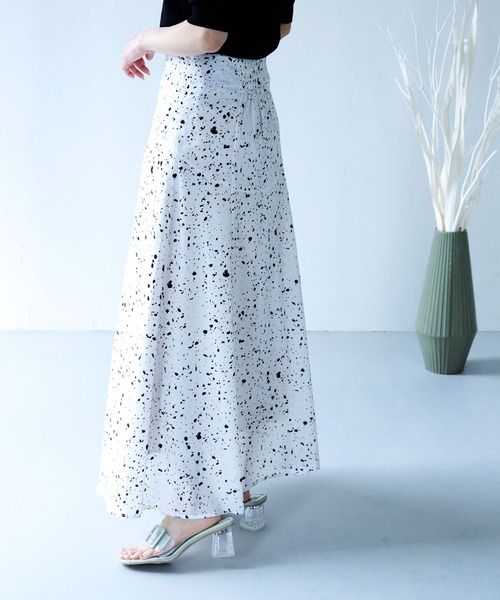 HER CLOSET（ハークローゼット）の「【twenty three】ランダムドットダルメシアン柄切り替えフレアスカート（スカート・レディース・ブラック/オフホワイト・FREE）」の5枚目の写真