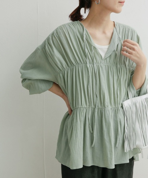 URBAN RESEARCH DOORS（アーバンリサーチドアーズ）の「シャーリングフロントリボンブラウス（シャツ/ブラウス・レディース・オフホワイト/ミント/ブラック・MEDIUM）」の3枚目の写真