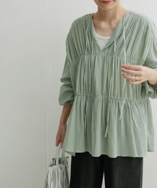 URBAN RESEARCH DOORS（アーバンリサーチドアーズ）の「シャーリングフロントリボンブラウス（シャツ/ブラウス・レディース・オフホワイト/ミント/ブラック・MEDIUM）」の4枚目の写真