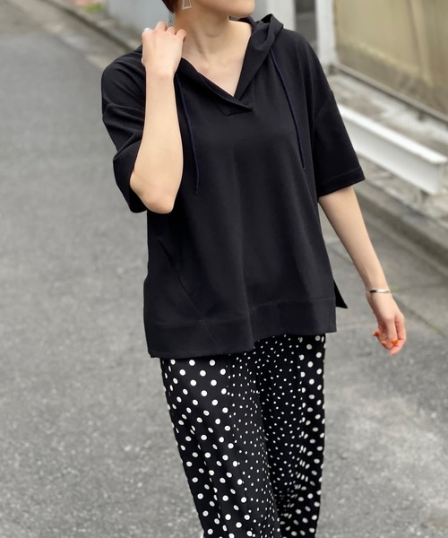 BEARDSLEY(ビアズリー)の「ドライタッチフードプルオーバー(パーカー・レディース・ブラック/ライトグレー・FREE)」の2枚目の写真