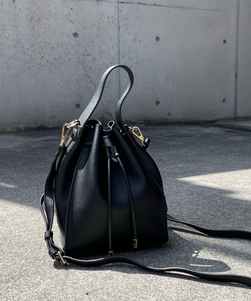 DouDou(ドゥドゥ)の「ワンハンドルドロストBAG(ショルダーバッグ・レディース・ブラック/グレイッシュベージュ・FREE)」の1枚目の写真