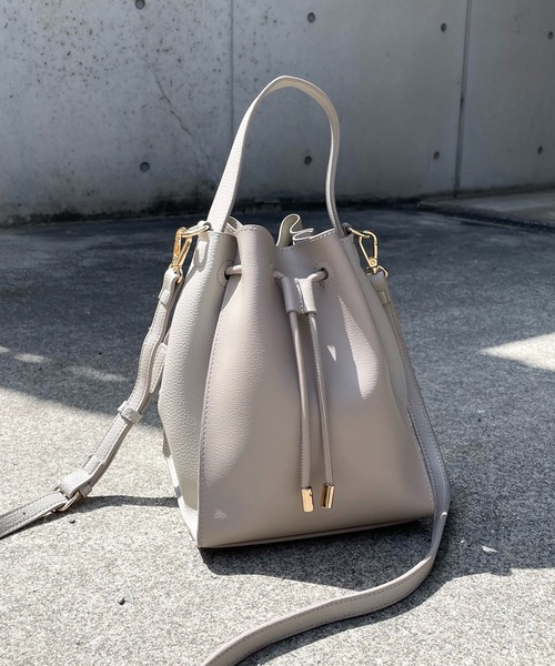 DouDou(ドゥドゥ)の「ワンハンドルドロストBAG(ショルダーバッグ・レディース・ブラック/グレイッシュベージュ・FREE)」の4枚目の写真