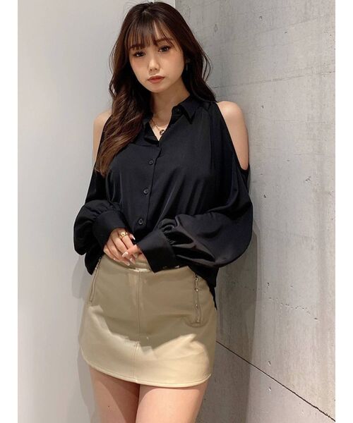 GYDA（ジェイダ）の「ショルダーOPEN DRAPE ブラウス（シャツ/ブラウス・レディース・ブラック/オフホワイト・FREE）」の2枚目の写真