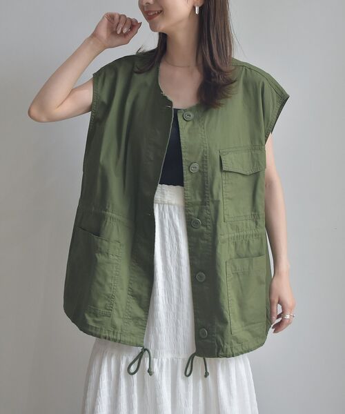 RETRO GIRL(レトロガール)の「ノーカラーミリタリーベスト(その他アウター・レディース・ブラック/オフホワイト/グリーン・FREE)」の3枚目の写真