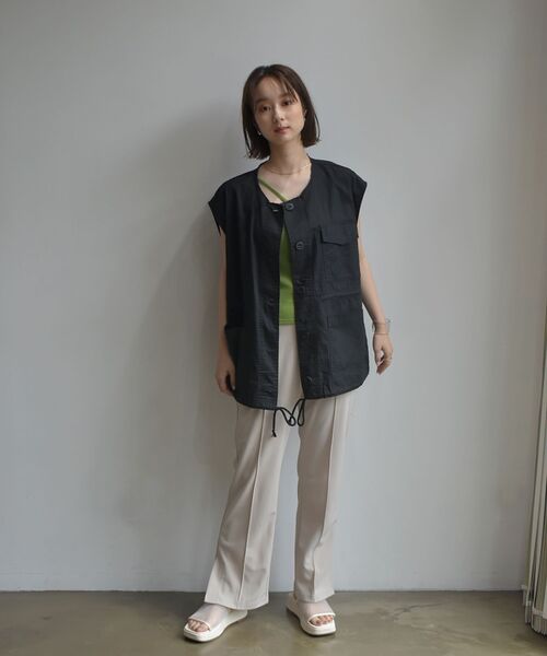 RETRO GIRL(レトロガール)の「ノーカラーミリタリーベスト(その他アウター・レディース・ブラック/オフホワイト/グリーン・FREE)」の9枚目の写真