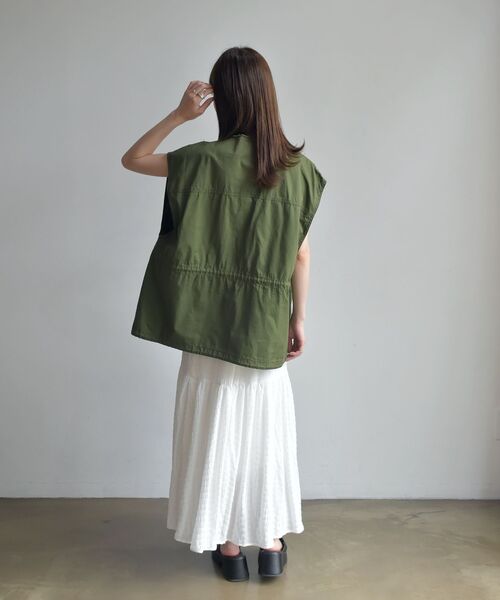 RETRO GIRL(レトロガール)の「ノーカラーミリタリーベスト(その他アウター・レディース・ブラック/オフホワイト/グリーン・FREE)」の5枚目の写真