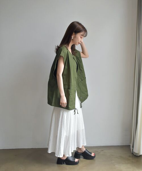 RETRO GIRL(レトロガール)の「ノーカラーミリタリーベスト(その他アウター・レディース・ブラック/オフホワイト/グリーン・FREE)」の14枚目の写真