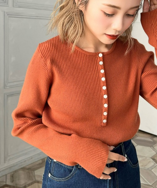 moment+（モーメントプラス）の「12G 多釦ヘンリーネックリブニット