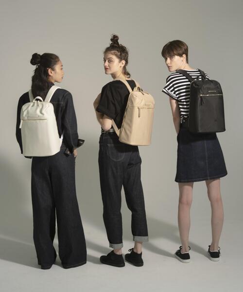 To b. by agnes b.（トゥービーバイアニエスベー）の「WT08 SAC ナイロンバックパック（バックパック/リュック・レディース・ベージュ・FREE）」の9枚目の写真