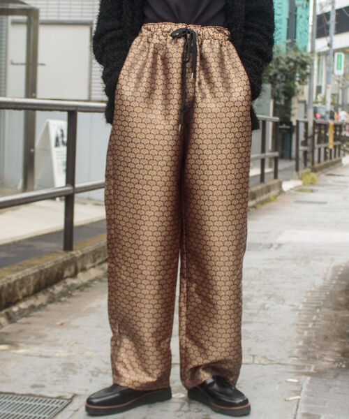 GLOSTER（グロスター）の「【GLOSTER/グロスター】ジャガードイージーパンツ 総柄 小紋柄 セットアップ可能（その他パンツ・メンズ・ブラウン系その他/ベージュ系その他/グリーン系その他・S/M/L）」の2枚目の写真