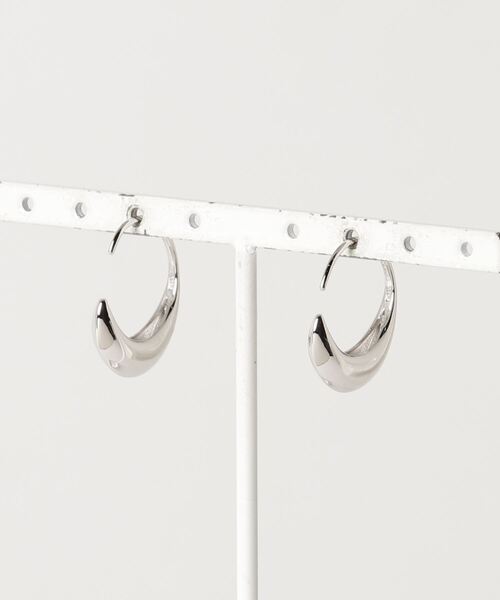YArKA（ヤーカ）の「【YArKA/ヤーカ】cradle moon earing(pierce)[MIDZU] / ゆりかごモチーフピアス（ピアス（両耳用）・レディース・シルバー・FREE）」の4枚目の写真