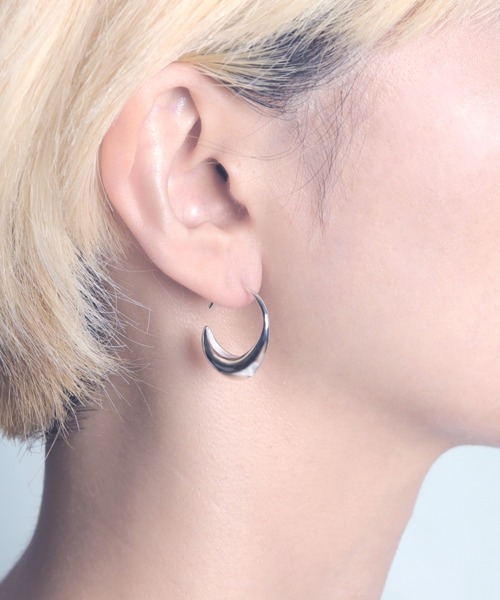 YArKA（ヤーカ）の「【YArKA/ヤーカ】cradle moon earing(pierce)[MIDZU] / ゆりかごモチーフピアス（ピアス（両耳用）・レディース・シルバー・FREE）」の2枚目の写真