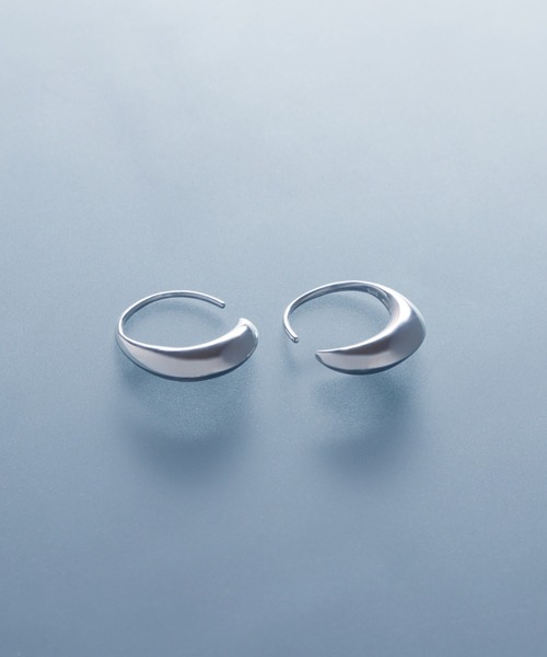 YArKA（ヤーカ）の「【YArKA/ヤーカ】cradle moon earing(pierce)[MIDZU] / ゆりかごモチーフピアス（ピアス（両耳用）・レディース・シルバー・FREE）」の3枚目の写真