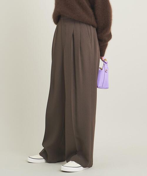 BEAUTY&YOUTH UNITED ARROWS（ビューティーアンドユースユナイテッドアローズ）の「レーヨンアセテート ハウンドトゥース タックストレートパンツ（その他パンツ・レディース・ダークブラウン/ベージュ・S/M）」の3枚目の写真