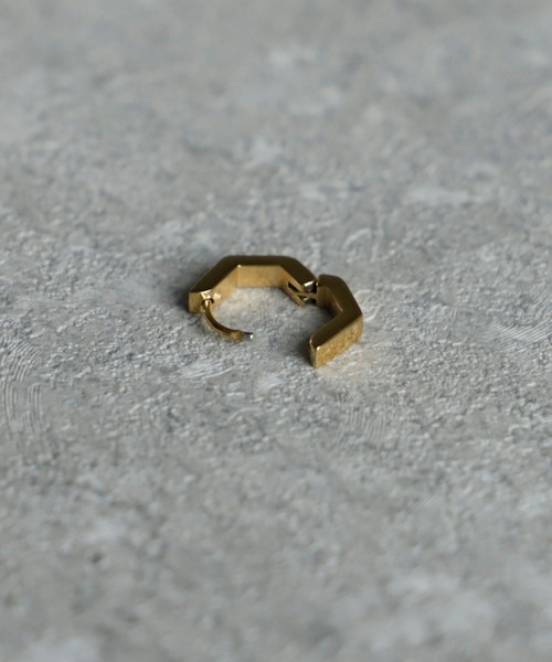 VitaFelice（ヴィータフェリーチェ）の「ペンタゴン型ピアス(両耳用)（ピアス（両耳用）・レディース・ゴールド・FREE）」の4枚目の写真