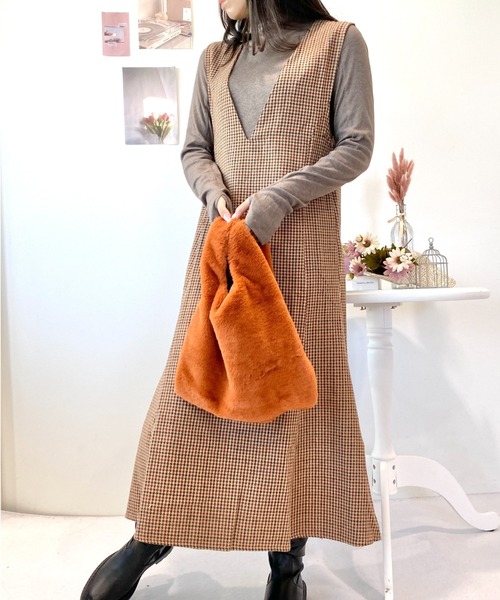 CECIL McBEE(セシルマクビー)の「ガンクラブチェック両Vネックマーメイドワンピース(ワンピース・レディース・ブラック/ブラウン・FREE)」の2枚目の写真