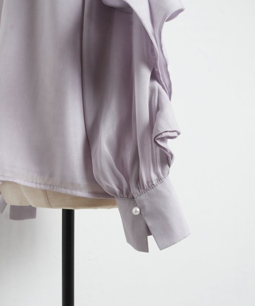 tocco closet（トッコ　クローゼット）の「プチフリルネックラッフルシアースリーブブラウス（シャツ/ブラウス・レディース・ホワイト/グレー系その他/ネイビー・M）」の6枚目の写真