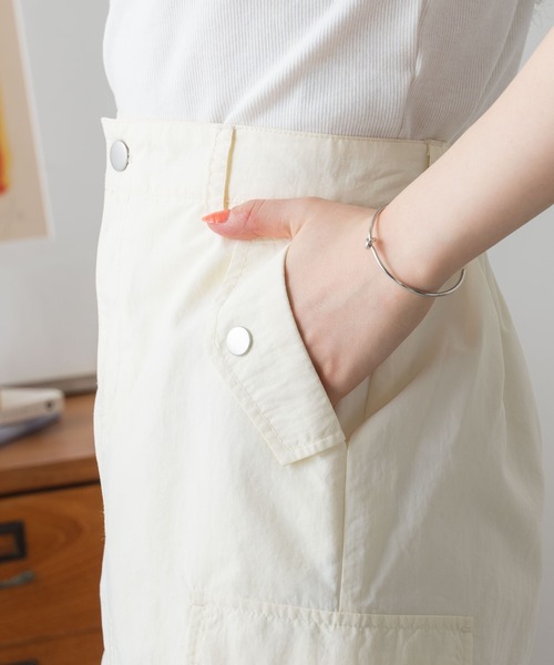 WEGO（ウィゴー）の「WEGO/ナイロンドロストカーゴロングスカート（スカート・レディース・カーキ/ブラック/オフホワイト・FREE）」の8枚目の写真