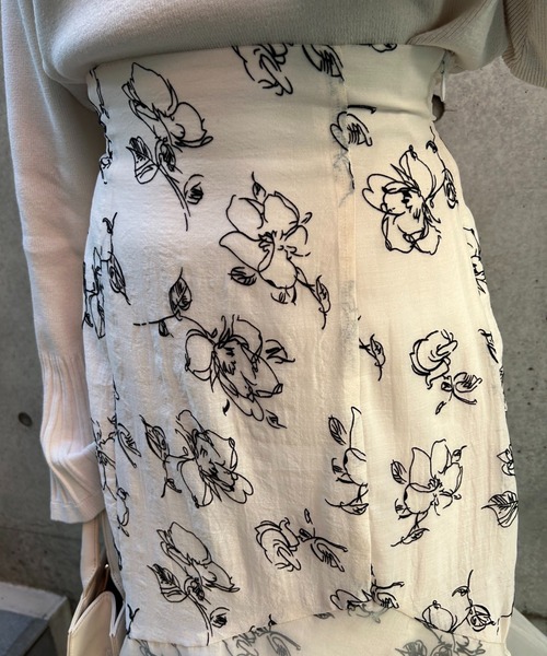 one after another NICE CLAUP(ワンアフターアナザーナイスクラップ)の「儚げにフェミニンさをアップ。フラワーマーメイドスカート(スカート・レディース・アイボリー/ホワイト系その他/ラベンダー/ブルー系その他・FREE)」の8枚目の写真