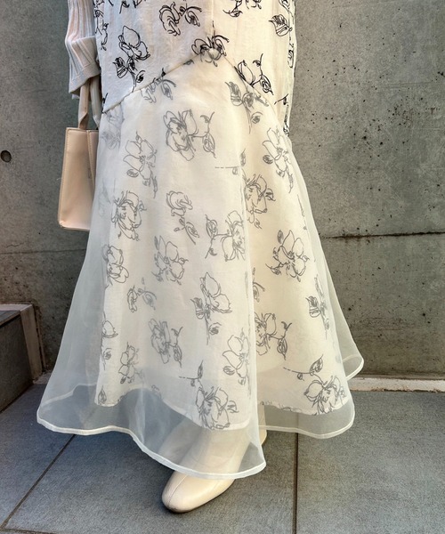 one after another NICE CLAUP(ワンアフターアナザーナイスクラップ)の「儚げにフェミニンさをアップ。フラワーマーメイドスカート(スカート・レディース・アイボリー/ホワイト系その他/ラベンダー/ブルー系その他・FREE)」の9枚目の写真