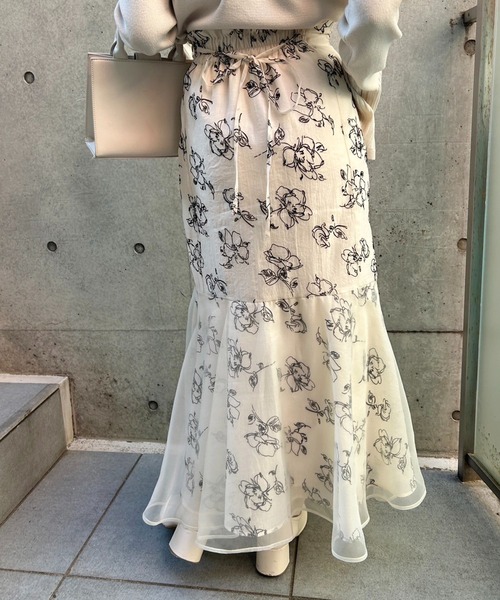 one after another NICE CLAUP(ワンアフターアナザーナイスクラップ)の「儚げにフェミニンさをアップ。フラワーマーメイドスカート(スカート・レディース・アイボリー/ホワイト系その他/ラベンダー/ブルー系その他・FREE)」の10枚目の写真