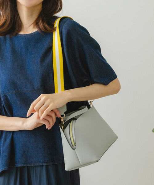RODE SKO（ロデスコ）の「ダブルショルダーポシェット（ショルダーバッグ・レディース・ライトグレー/ベージュ/グリーン・ONE）」の4枚目の写真