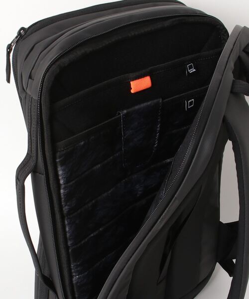 Mammut(マムート)の「【 MAMMUT】Seon Transporter 15L(バックパック/リュック・メンズ・ダークネイビー/ライトベージュ/ブラック・FREE)」の5枚目の写真