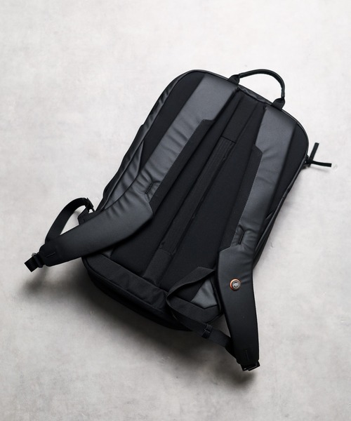 Mammut(マムート)の「【 MAMMUT】Seon Transporter 15L(バックパック/リュック・メンズ・ダークネイビー/ライトベージュ/ブラック・FREE)」の6枚目の写真