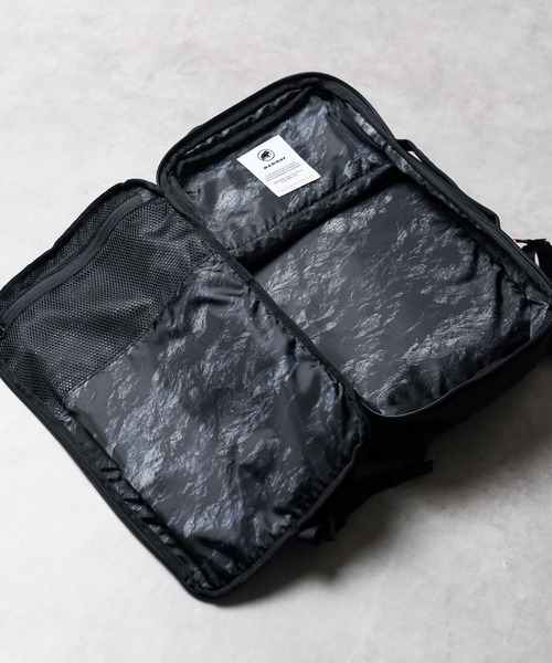 Mammut(マムート)の「【 MAMMUT】Seon Transporter 15L(バックパック/リュック・メンズ・ダークネイビー/ライトベージュ/ブラック・FREE)」の7枚目の写真