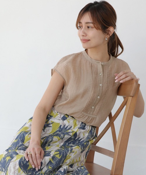 Bou Jeloud(ブージュルード)の「ピンタックノースリチュニックブラウス(シャツ/ブラウス・レディース・オレンジ/ベージュ/ネイビー・FREE)」の2枚目の写真