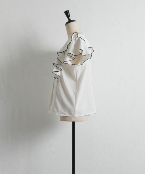 tocco closet（トッコ　クローゼット）の「ピンタック×ラッフルフリル配色ブラウス（シャツ/ブラウス・レディース・ブラック/オフホワイト/グレー系その他・M）」の15枚目の写真