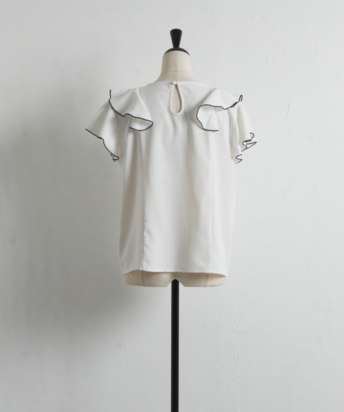tocco closet（トッコ　クローゼット）の「ピンタック×ラッフルフリル配色ブラウス（シャツ/ブラウス・レディース・ブラック/オフホワイト/グレー系その他・M）」の6枚目の写真