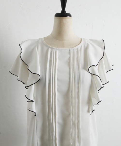 tocco closet（トッコ　クローゼット）の「ピンタック×ラッフルフリル配色ブラウス（シャツ/ブラウス・レディース・ブラック/オフホワイト/グレー系その他・M）」の12枚目の写真