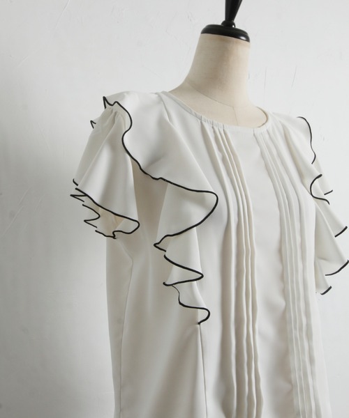 tocco closet（トッコ　クローゼット）の「ピンタック×ラッフルフリル配色ブラウス（シャツ/ブラウス・レディース・ブラック/オフホワイト/グレー系その他・M）」の9枚目の写真